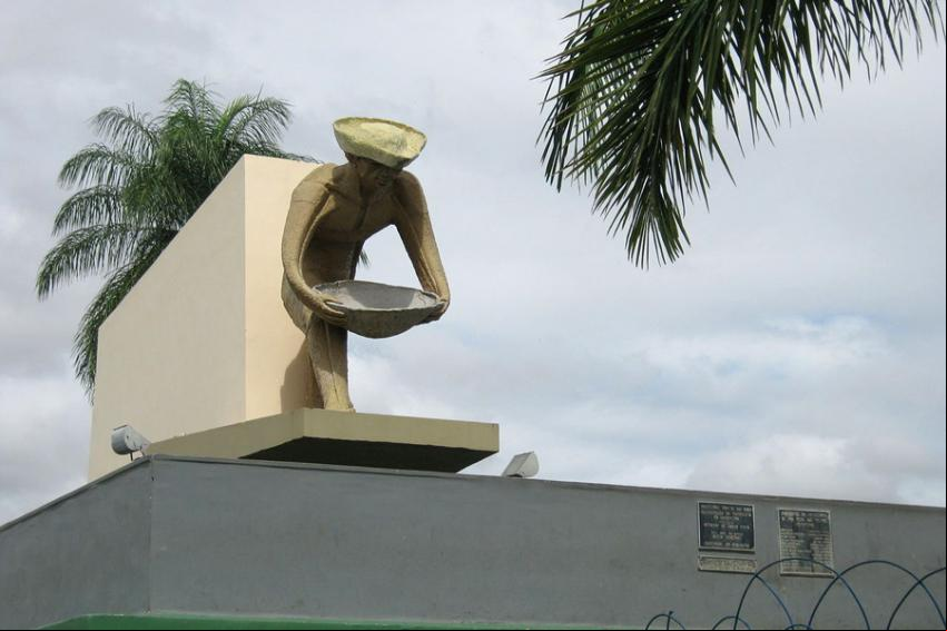 Monumento aos Garimpeiros - Foto: Jorge Brazil - (Licen